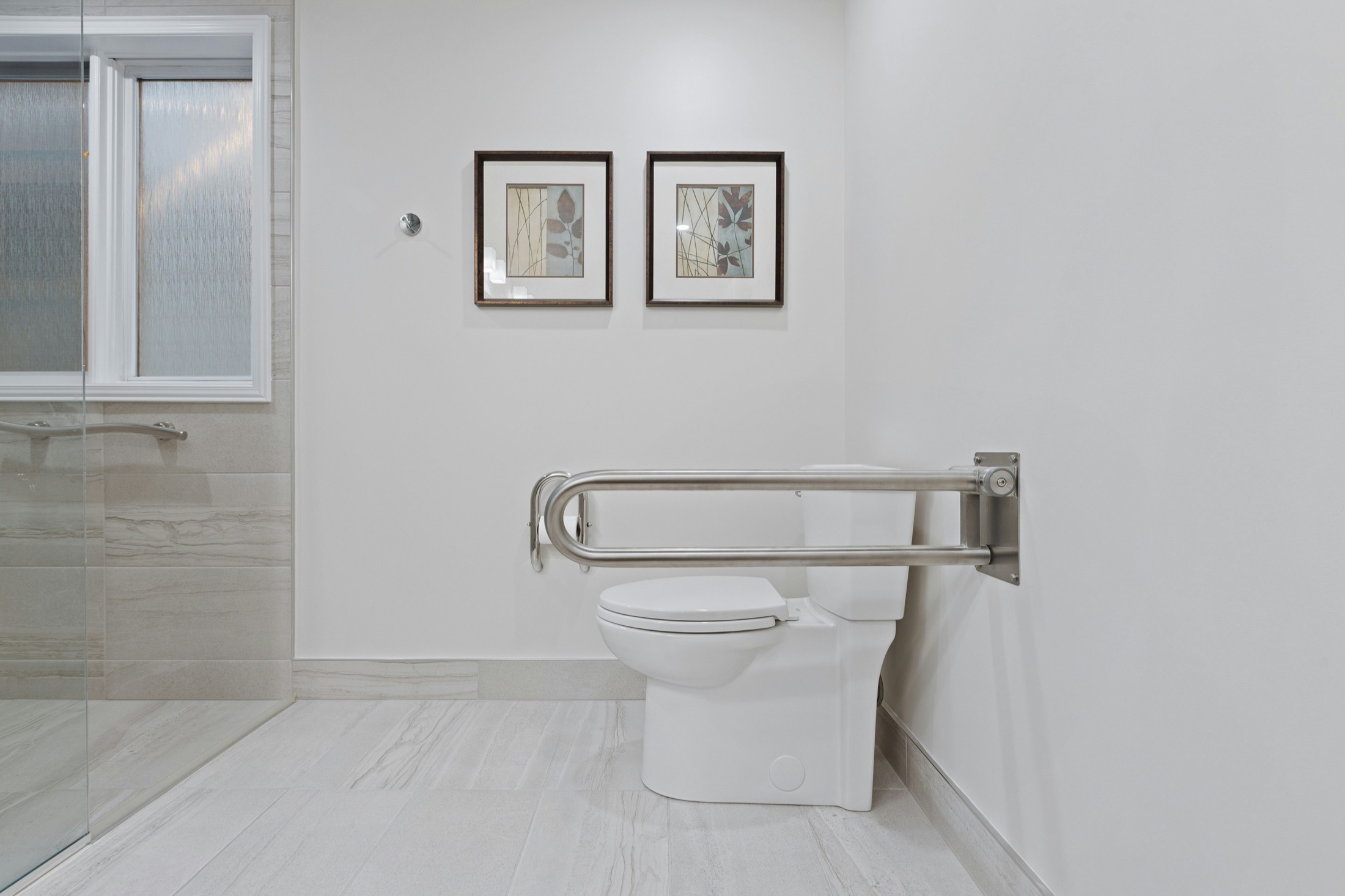 Accessible bathroom with grab bar support