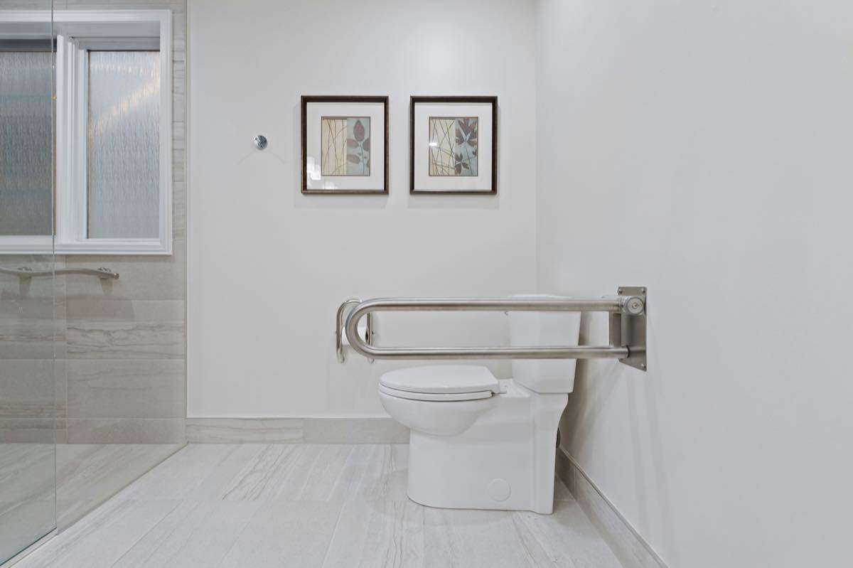 Accessible bathroom with grab bar support