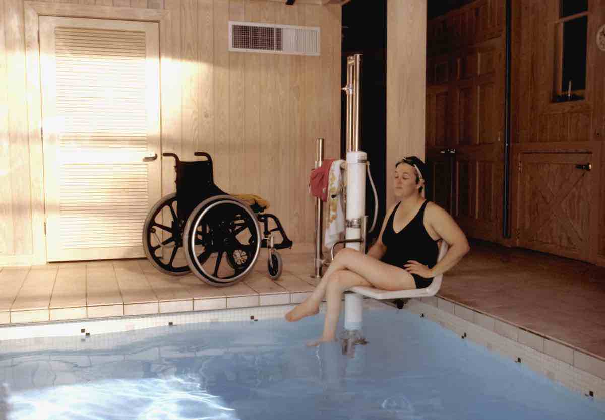 Pool lift next to wheelchair access point